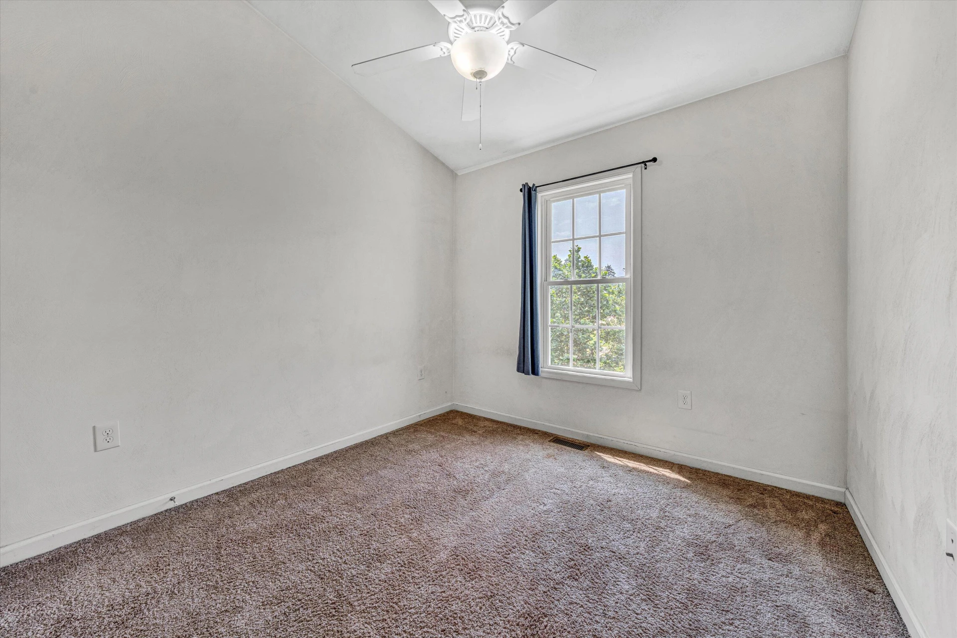 6806 Village Green DR - Photo 15