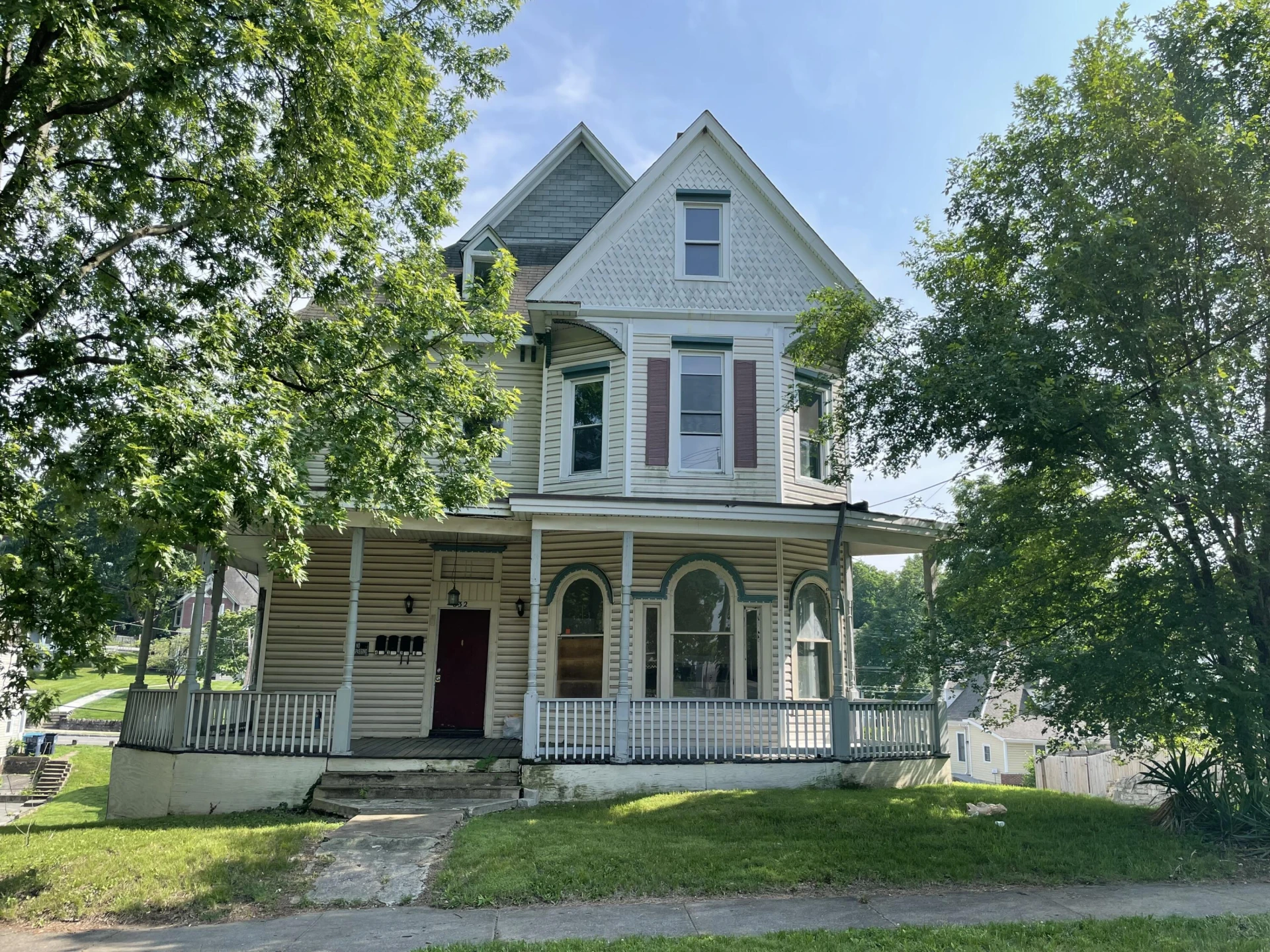 832 Patterson AVE