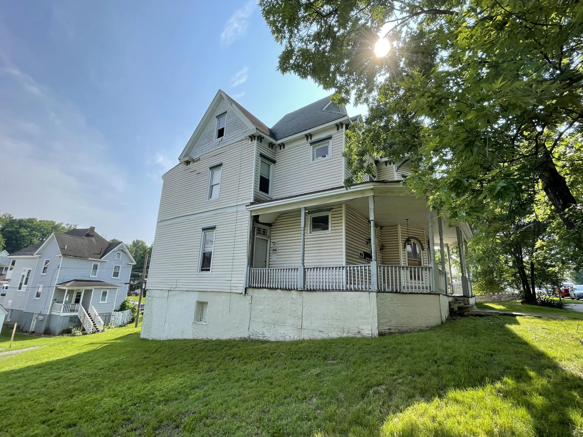 832 Patterson AVE - Photo 2