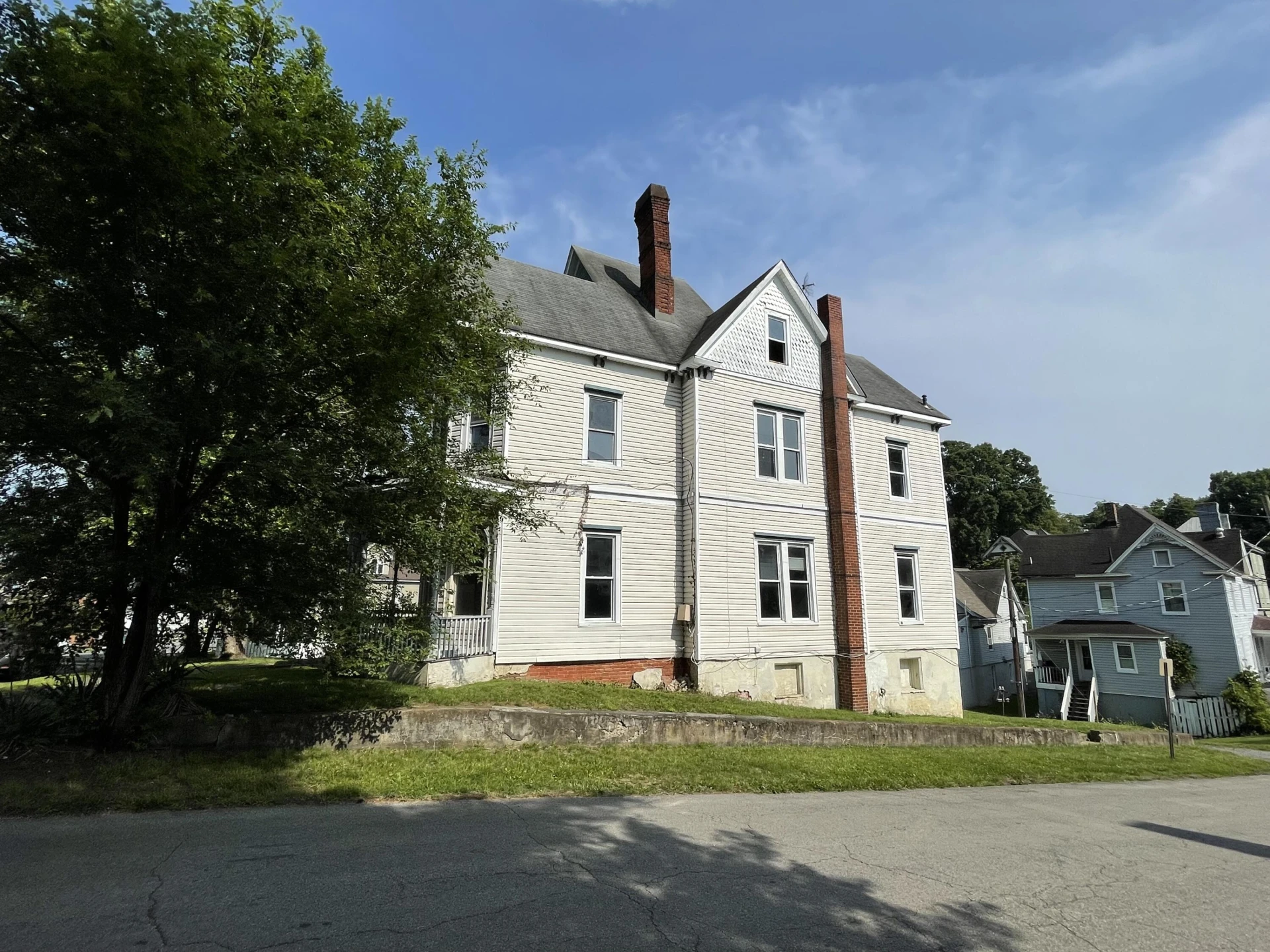 832 Patterson AVE - Photo 4