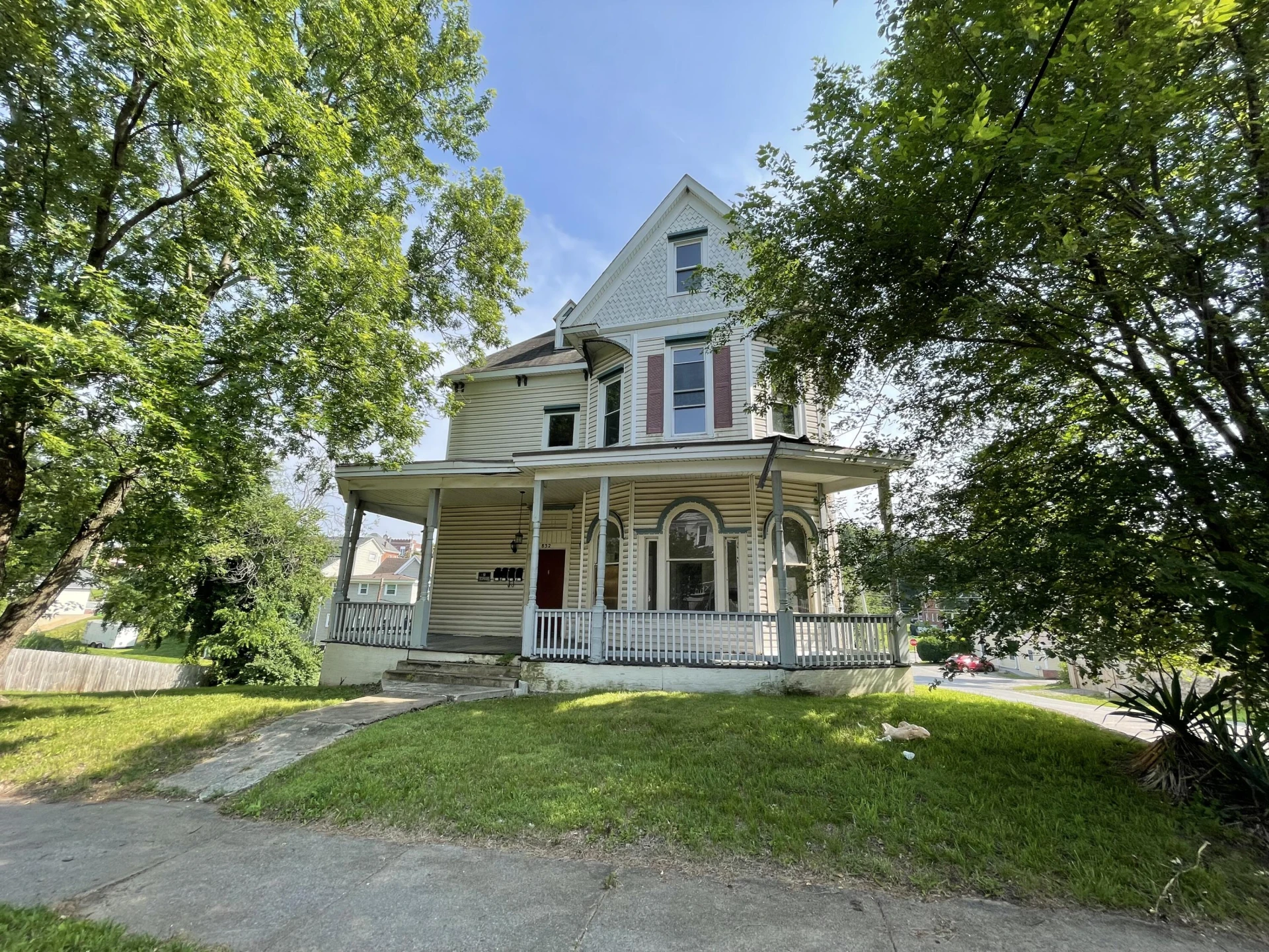 832 Patterson AVE - Photo 5