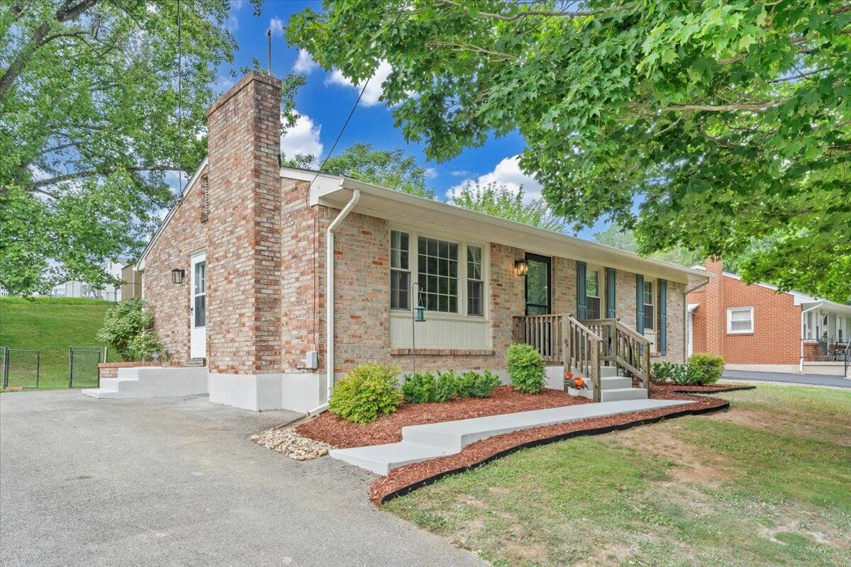 1868 Terry DR