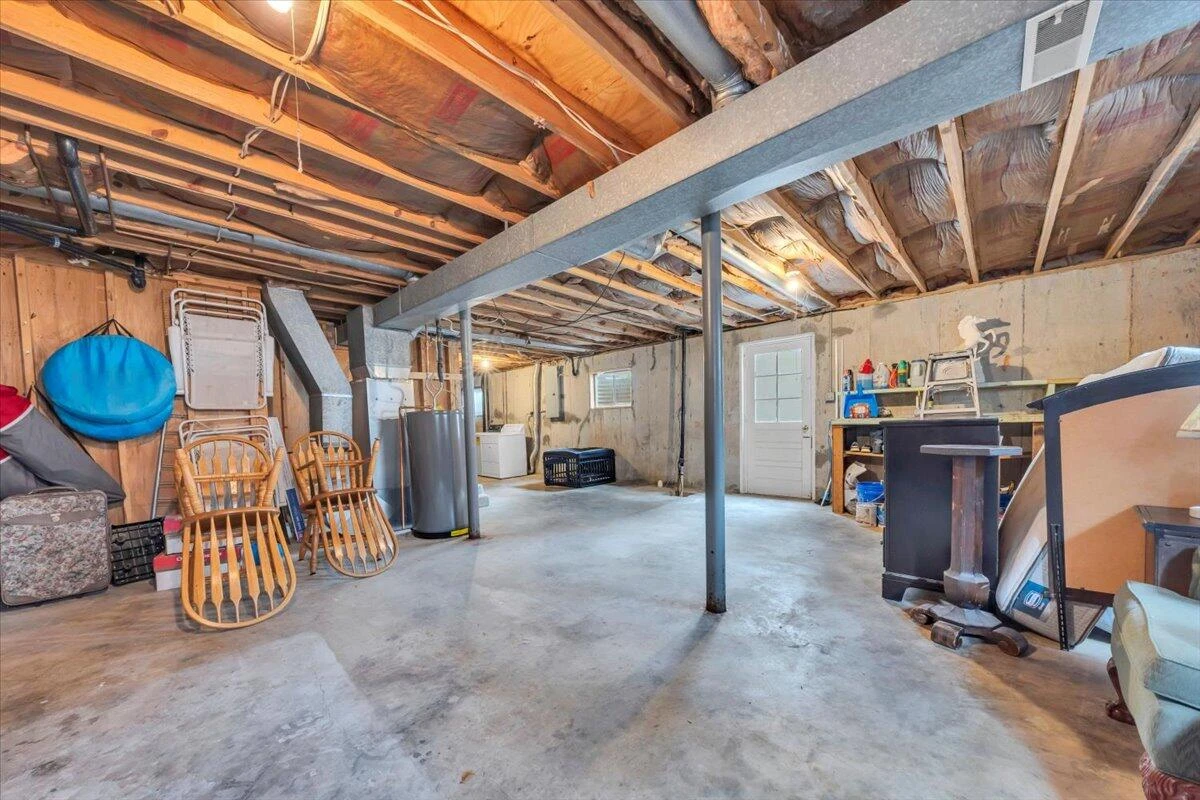 1868 Terry DR - Photo 32