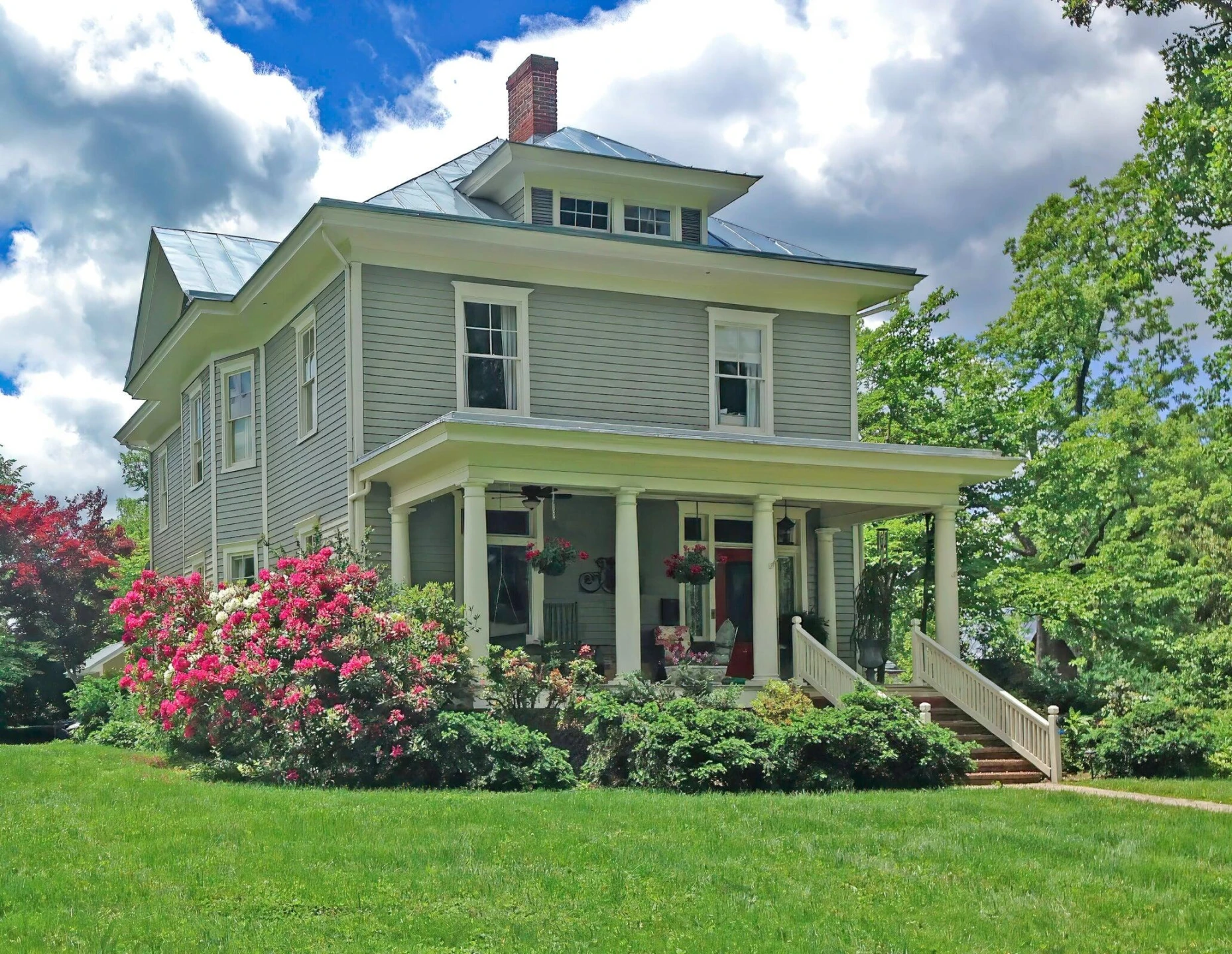 4 White ST