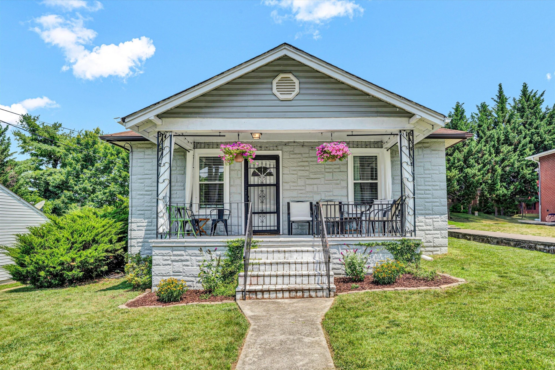 1368 Craig Robertson RD