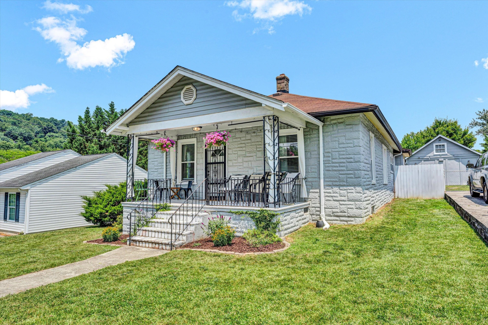 1368 Craig Robertson RD - Photo 2