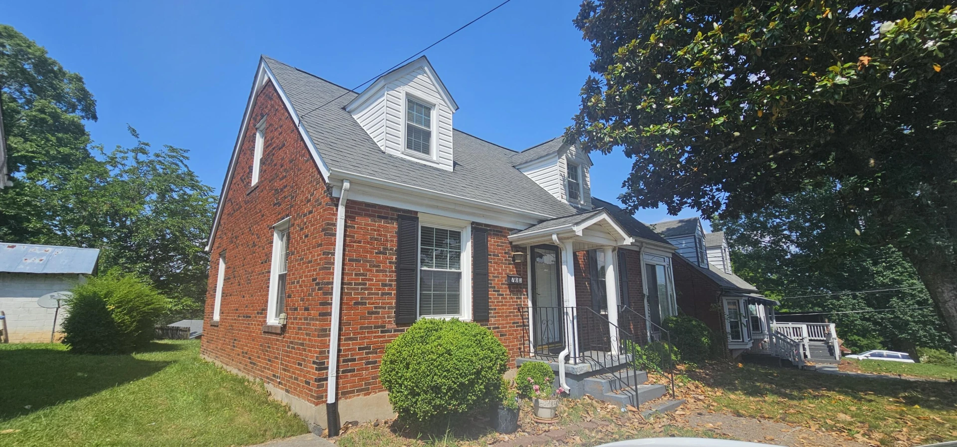703 Forest ST - Photo 2