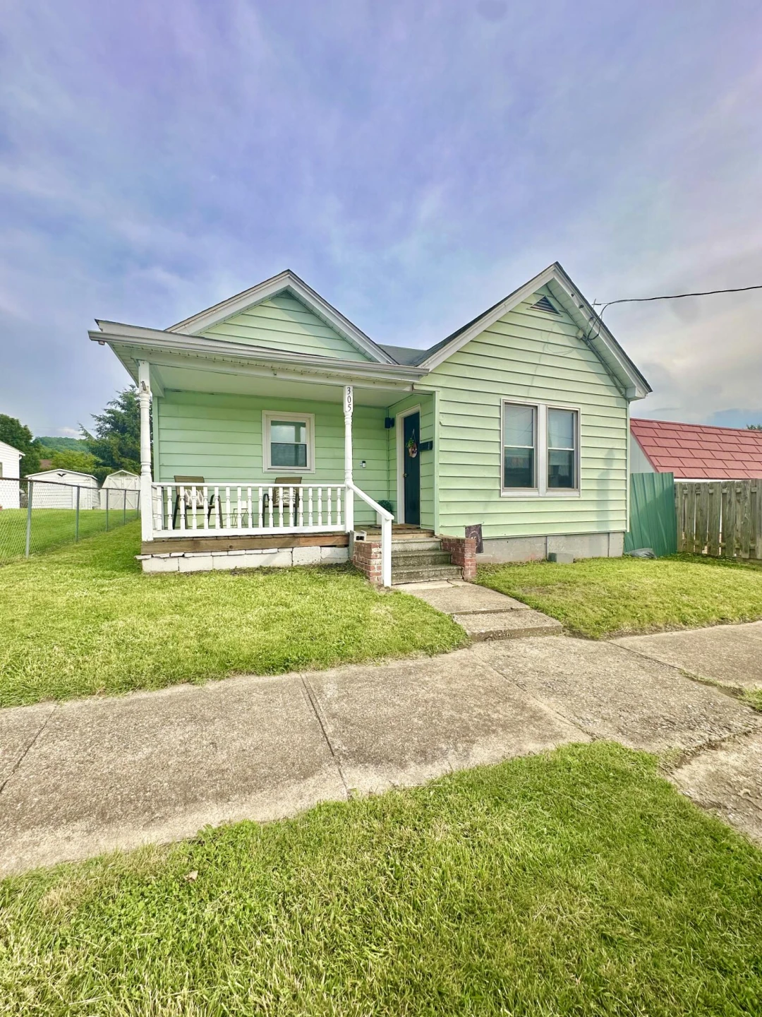 305 Pine ST