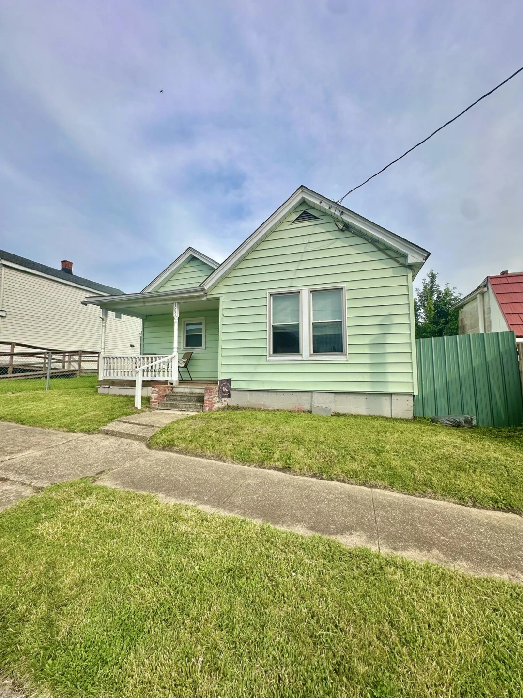 305 Pine ST - Photo 3