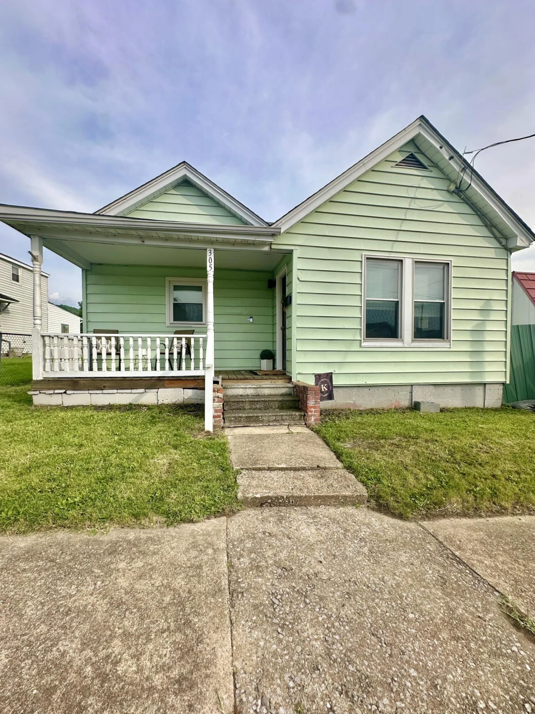305 Pine ST - Photo 4