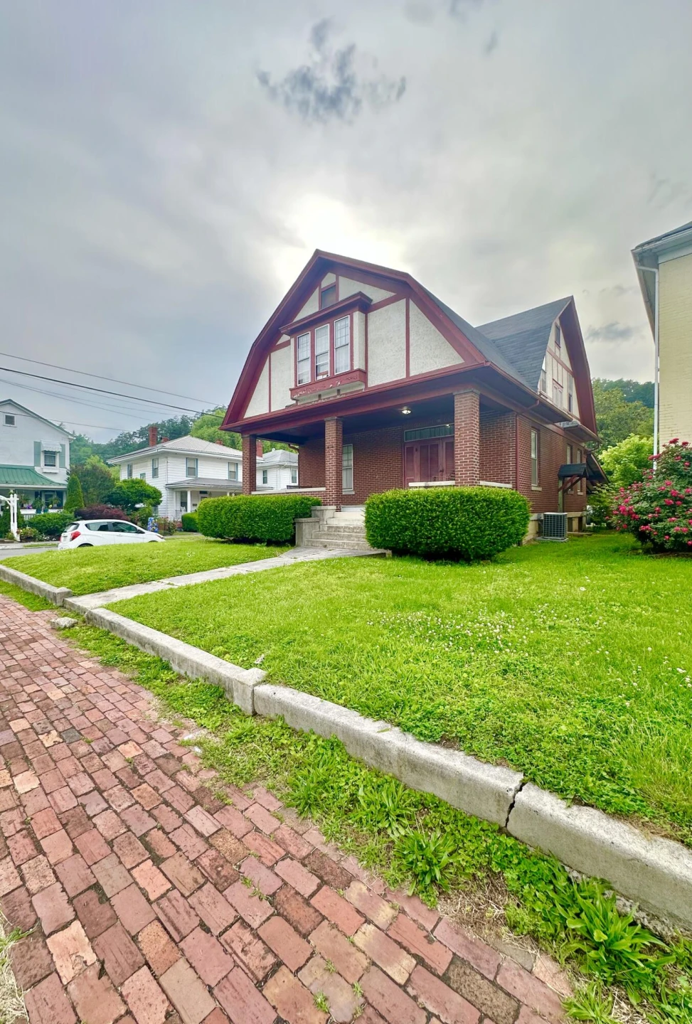 448 Riverside ST