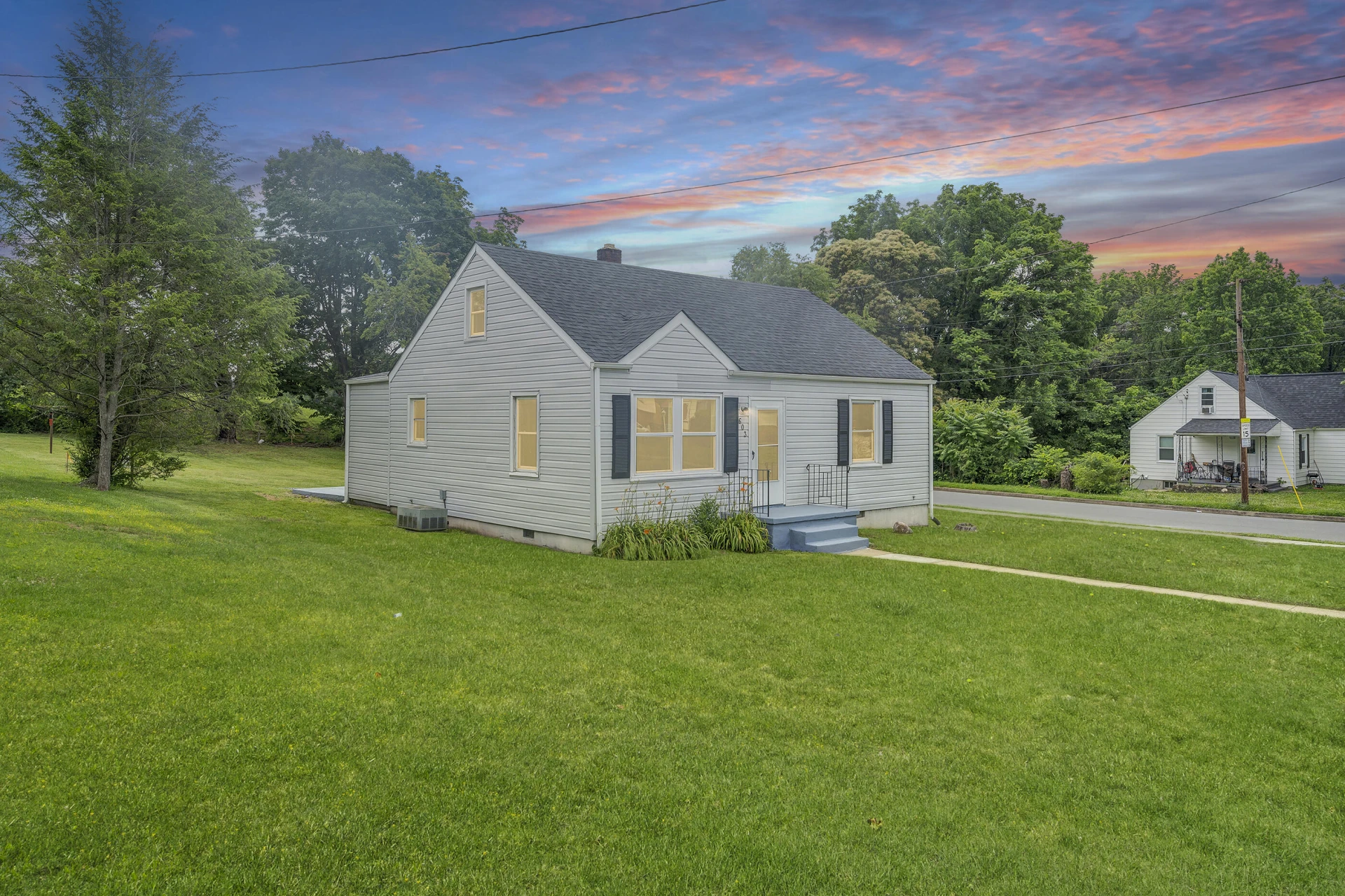 603 36th ST - Photo 2