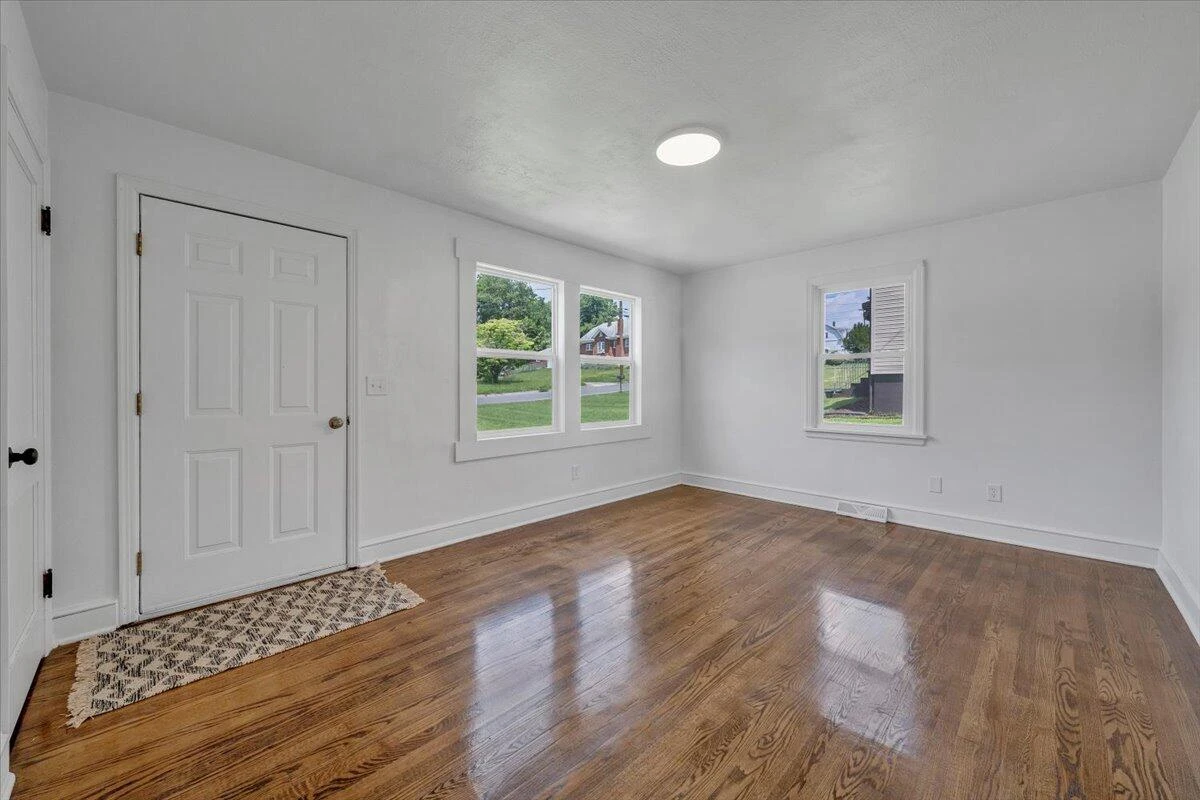 603 36th ST - Photo 3