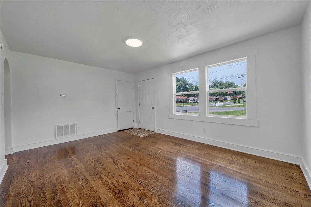 603 36th ST - Photo 4