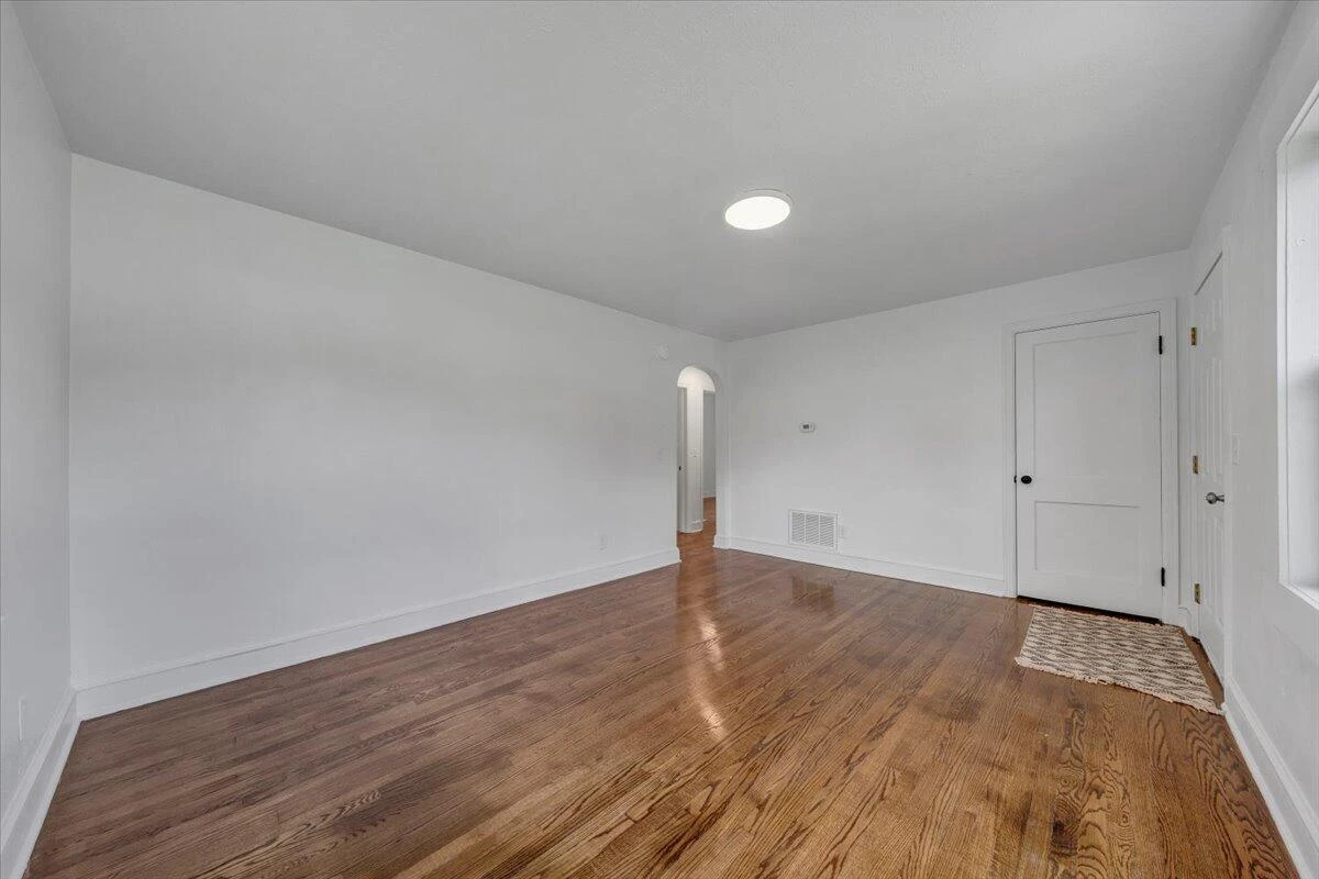 603 36th ST - Photo 5