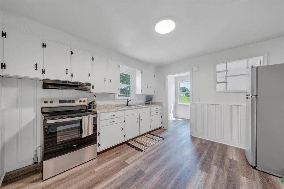 603 36th ST - Photo 6