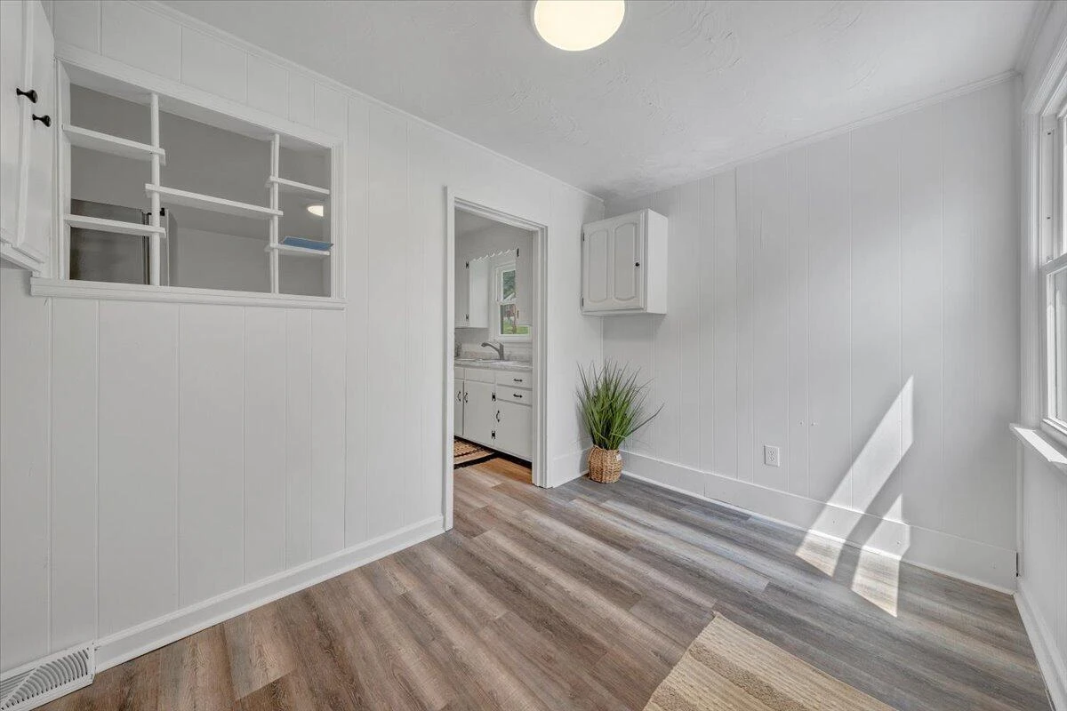 603 36th ST - Photo 8