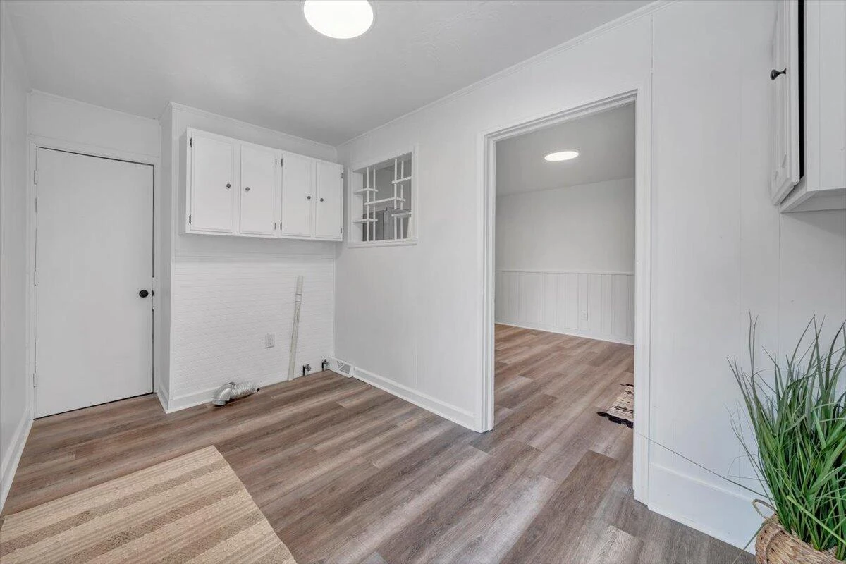 603 36th ST - Photo 9