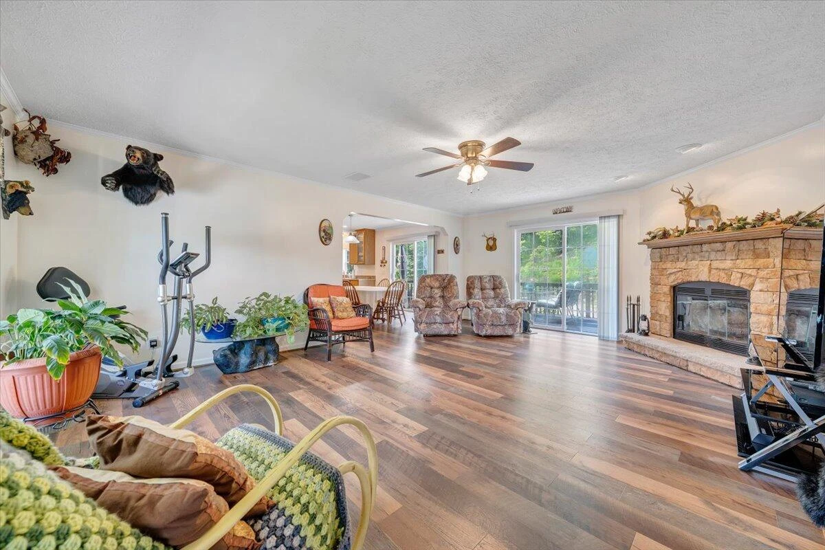 384 White Oak LN - Photo 15