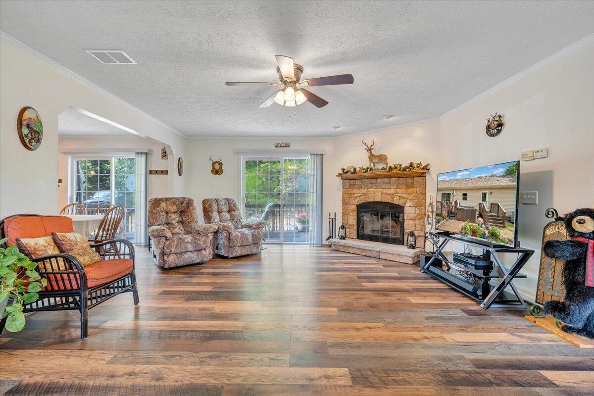 384 White Oak LN - Photo 16