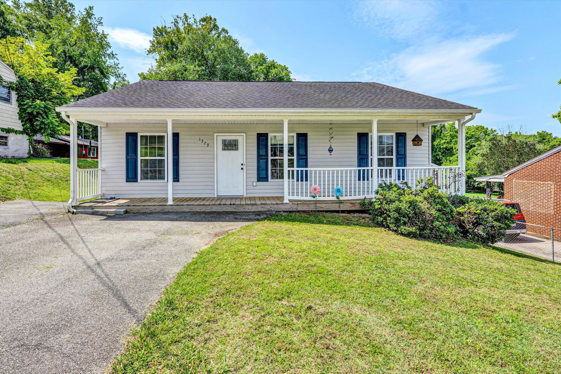 1379 Craig Robertson RD