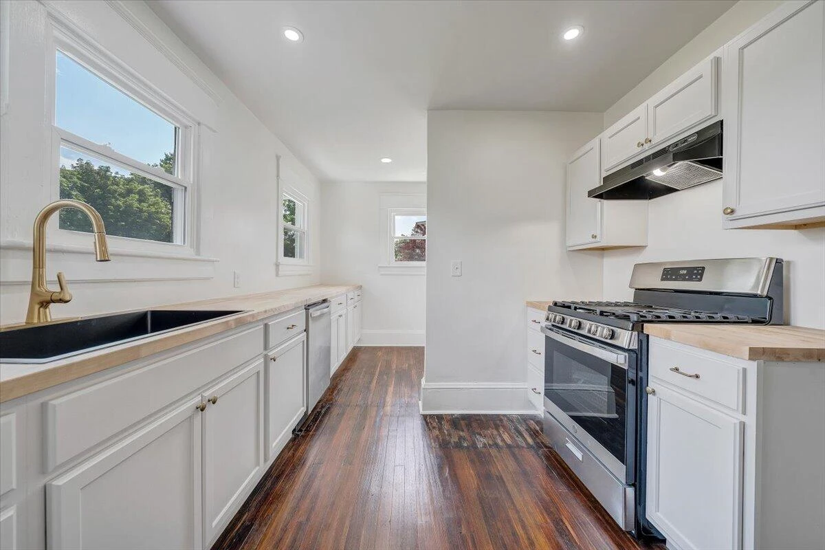 2110 Carroll AVE - Photo 11