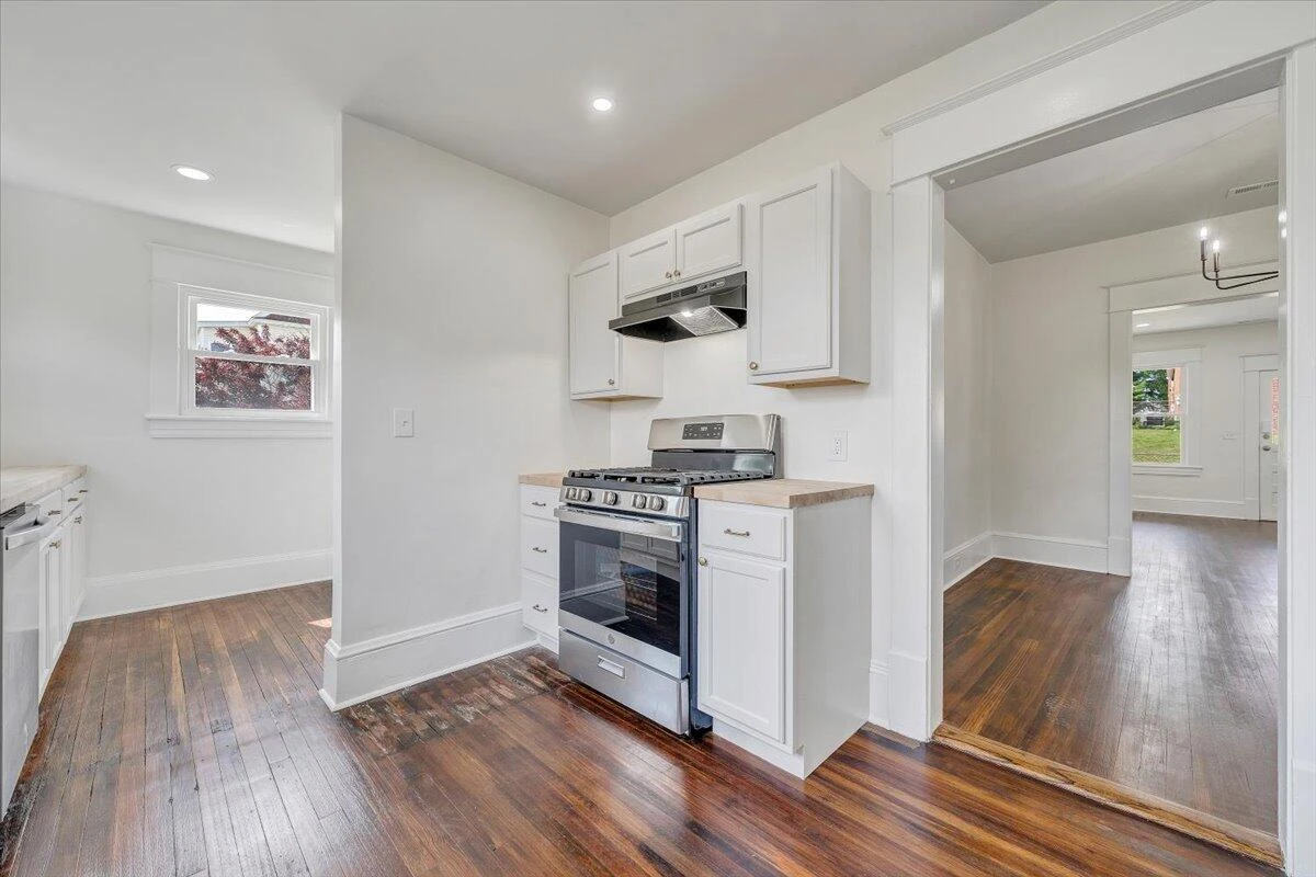 2110 Carroll AVE - Photo 12