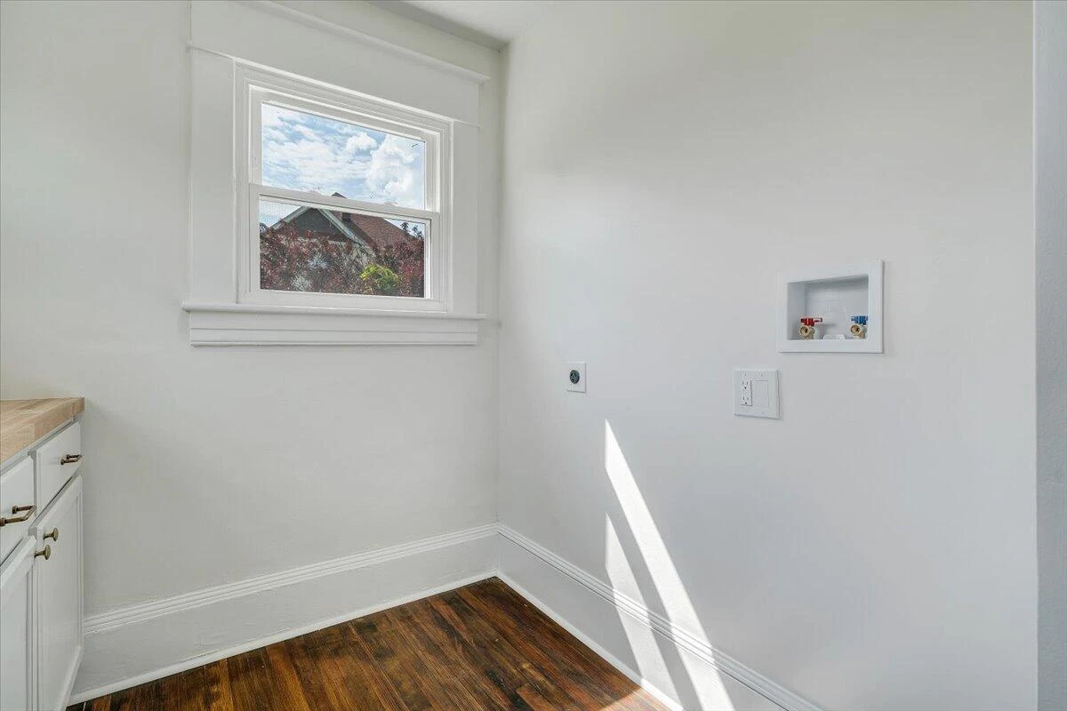 2110 Carroll AVE - Photo 13