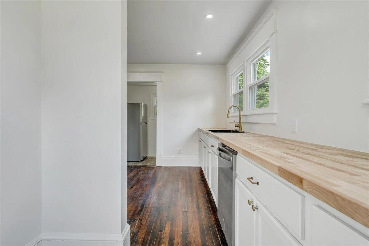2110 Carroll AVE - Photo 14