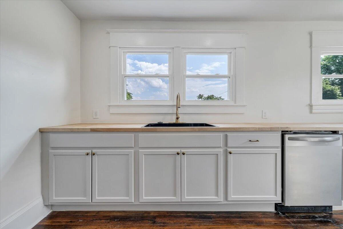 2110 Carroll AVE - Photo 15