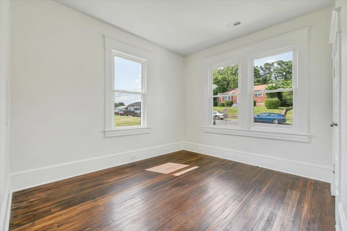 2110 Carroll AVE - Photo 17