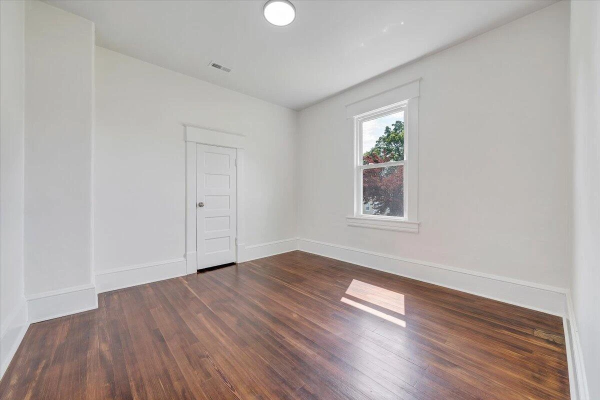 2110 Carroll AVE - Photo 18