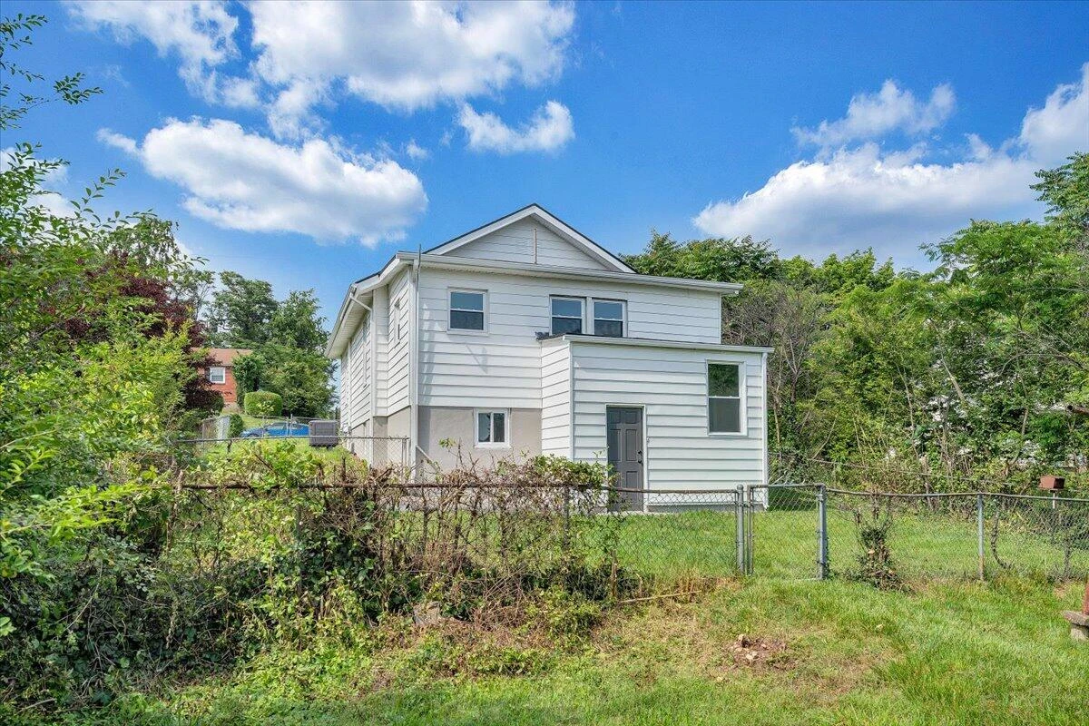 2110 Carroll AVE - Photo 25