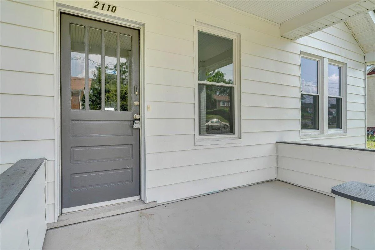 2110 Carroll AVE - Photo 3
