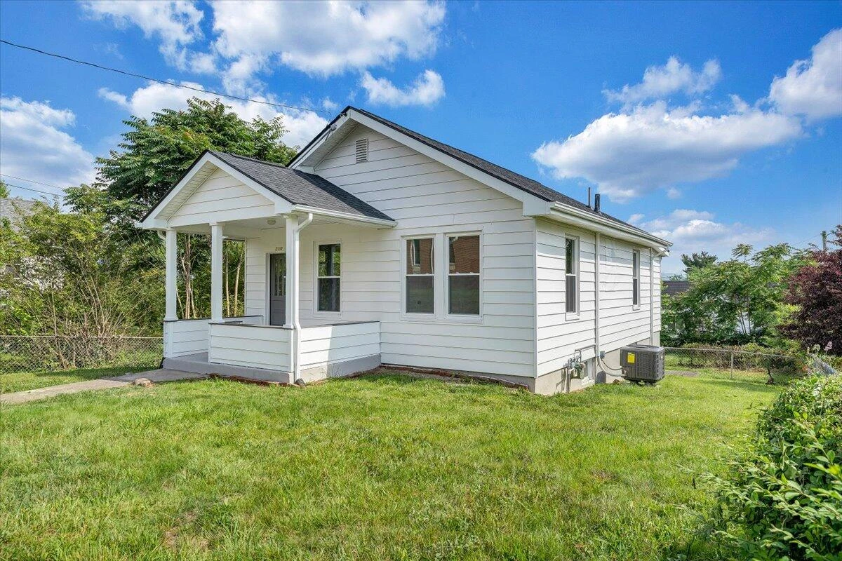 2110 Carroll AVE - Photo 30