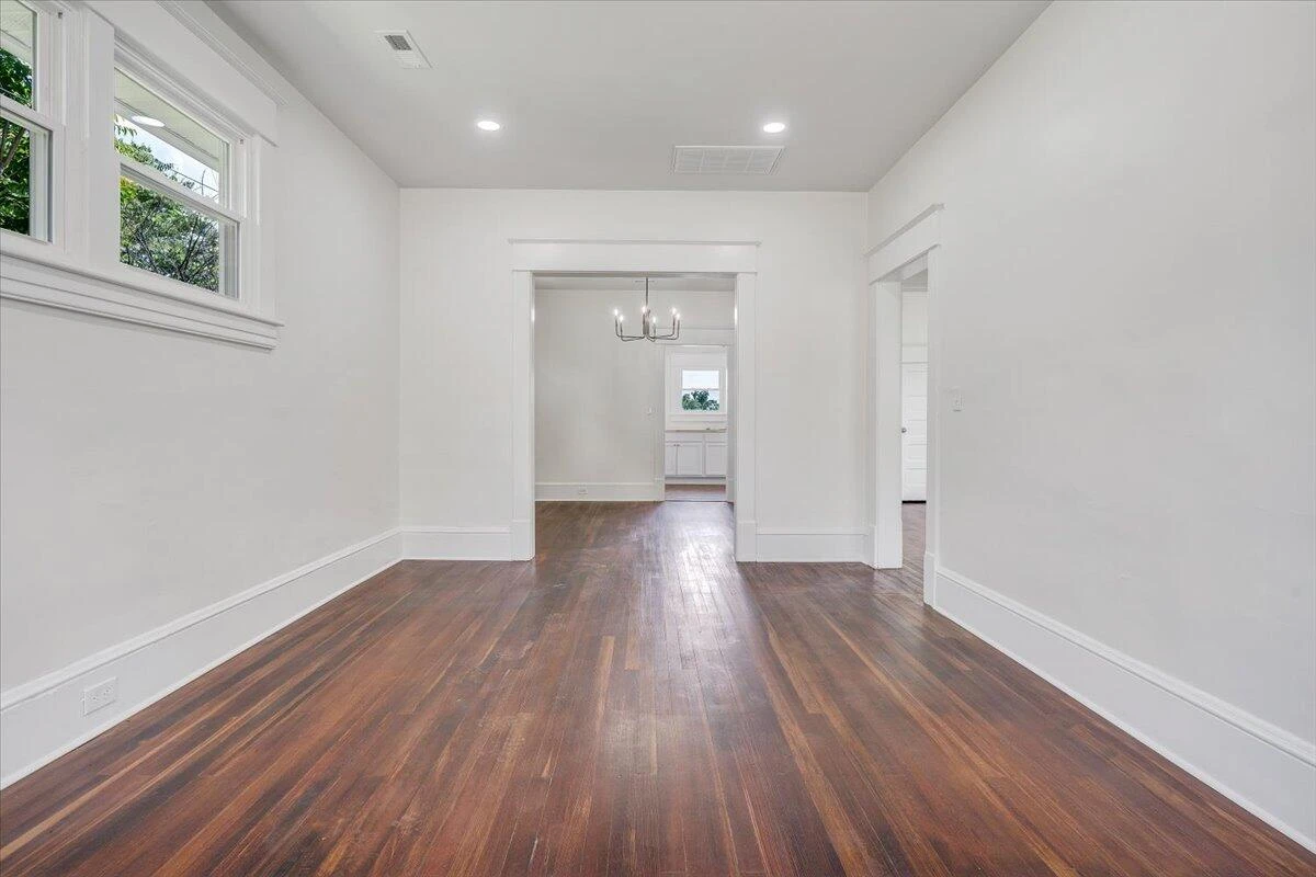 2110 Carroll AVE - Photo 4