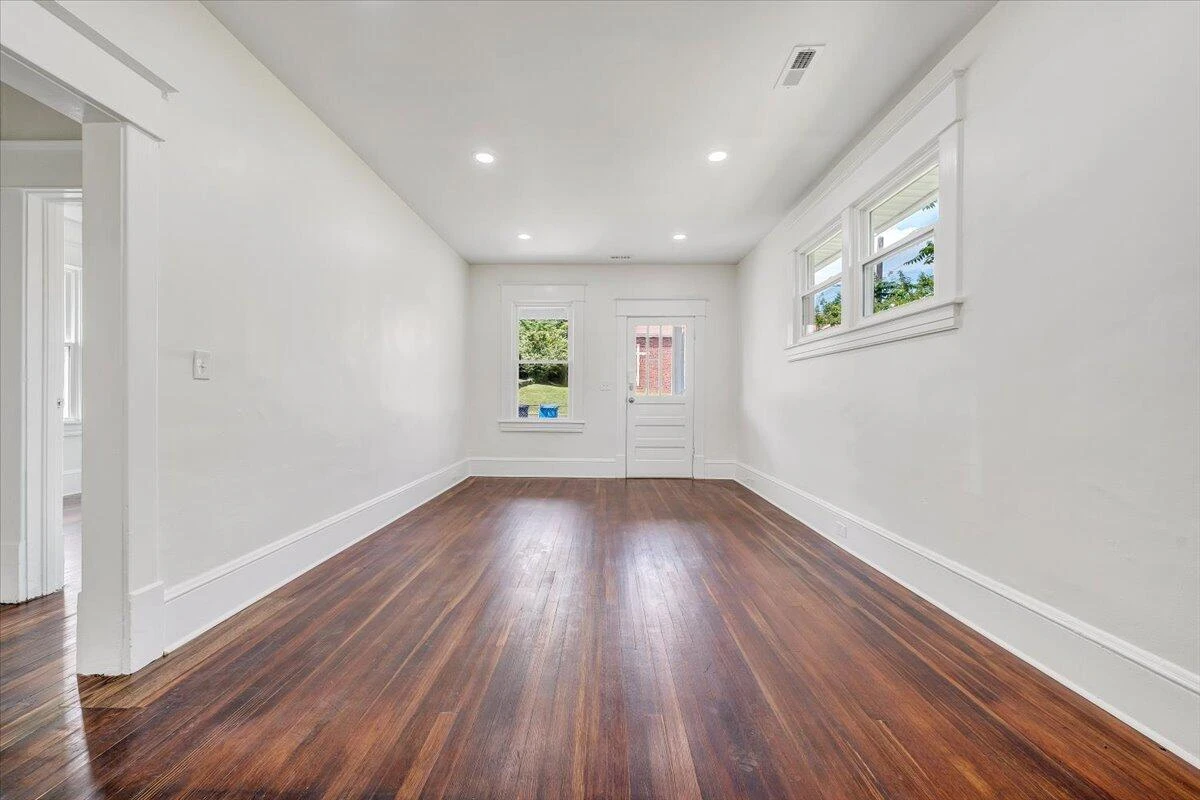 2110 Carroll AVE - Photo 5
