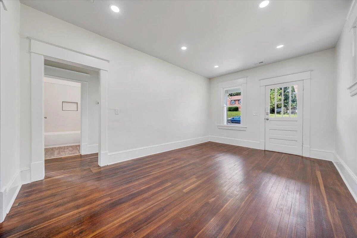 2110 Carroll AVE - Photo 6