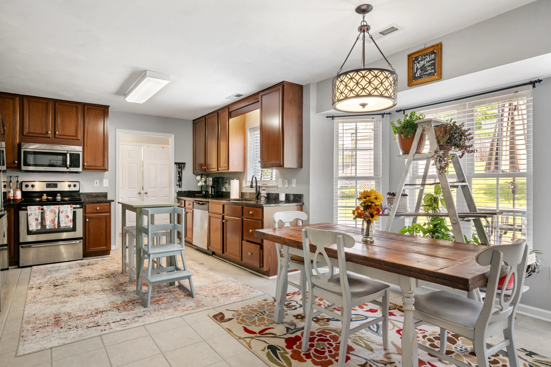 5038 Orchard Park DR - Photo 8