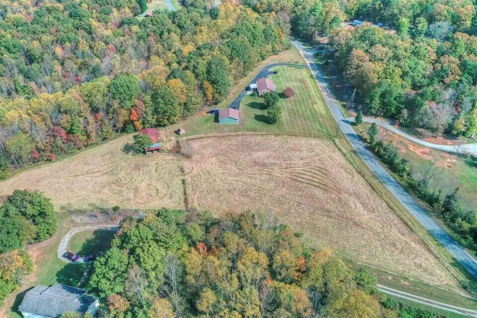 345 Deepwoods RD - Photo 2