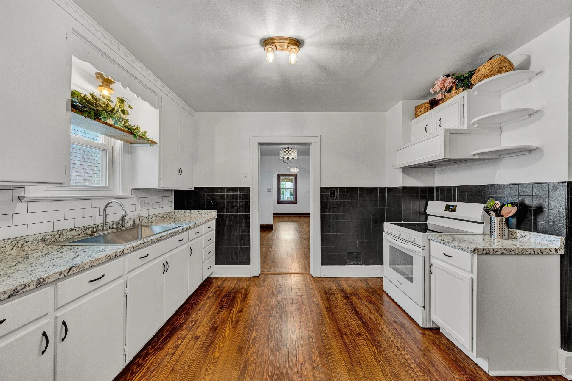 1618 8th ST - Photo 12