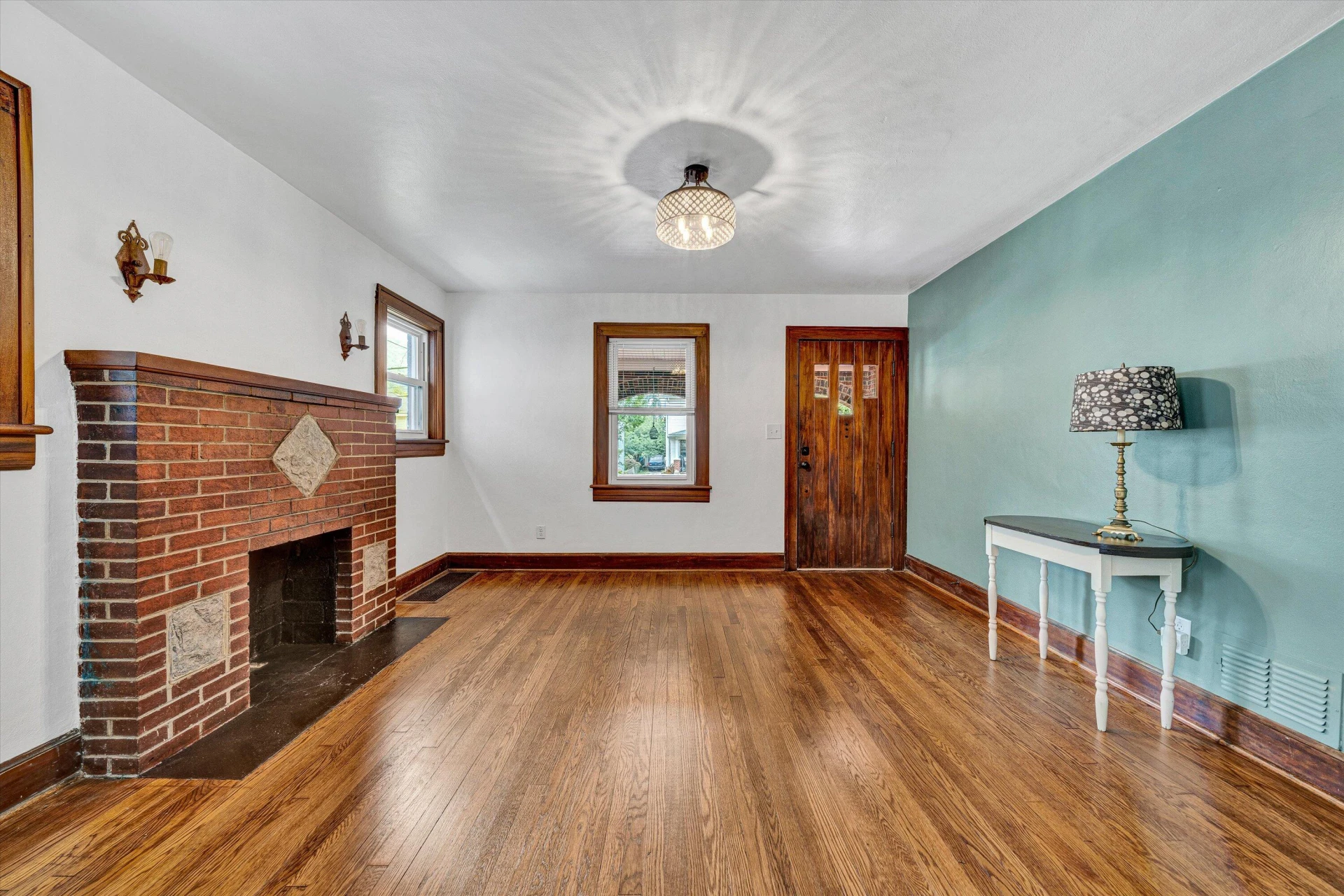1618 8th ST - Photo 4