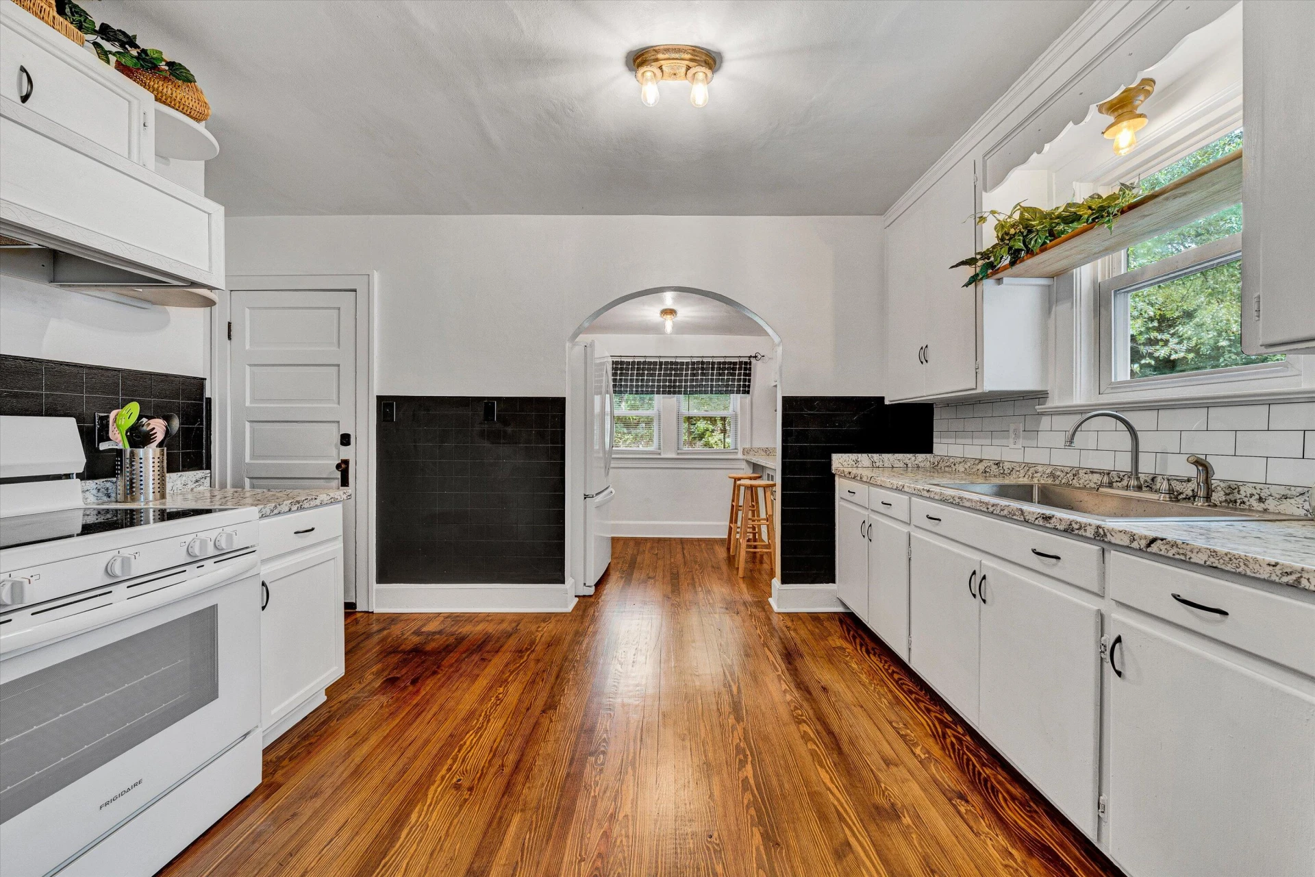 1618 8th ST - Photo 8