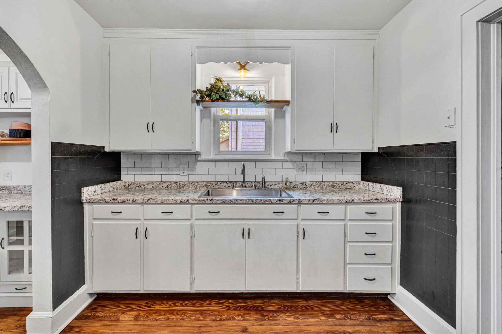 1618 8th ST - Photo 9