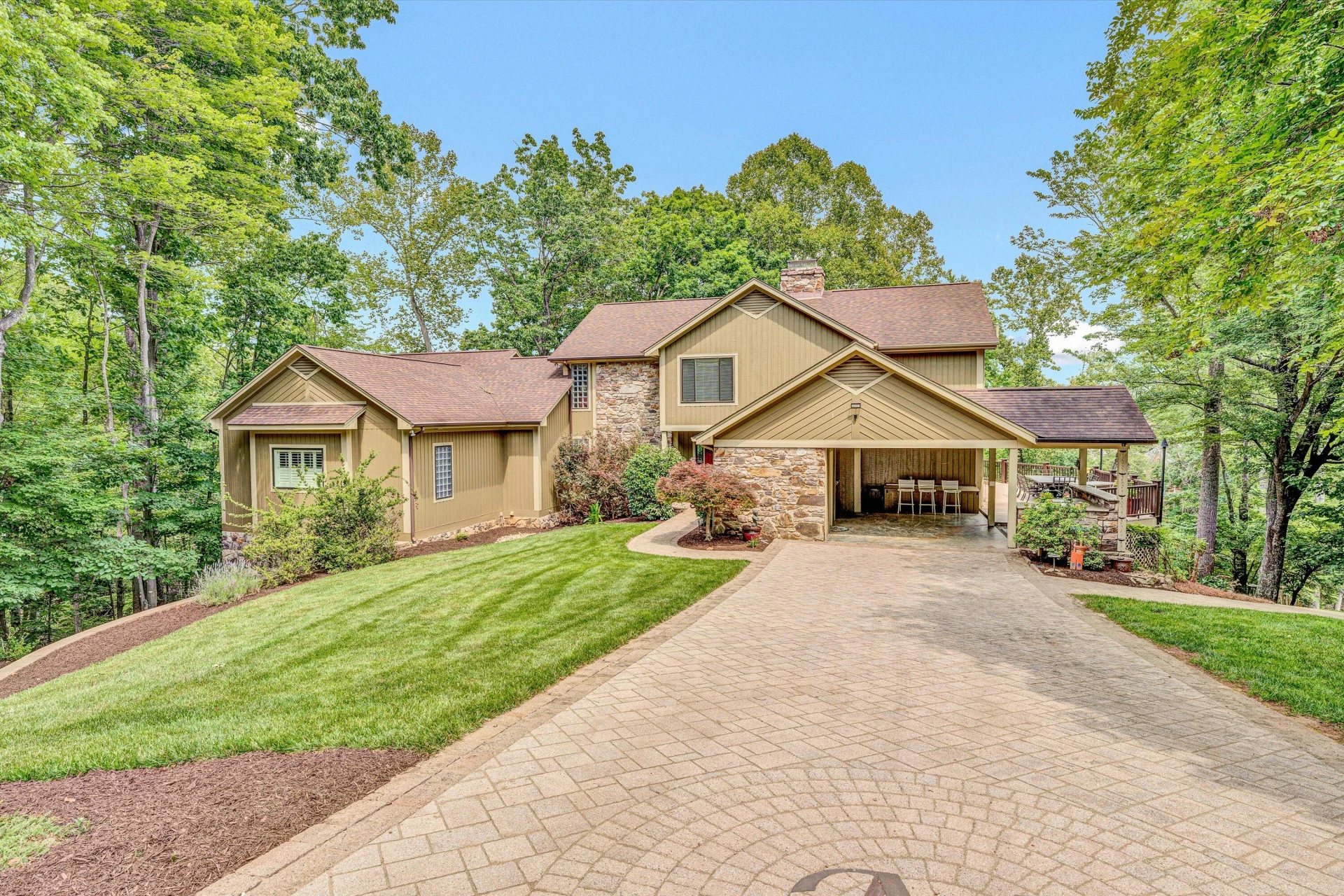 200 Fairway DR - Photo 2