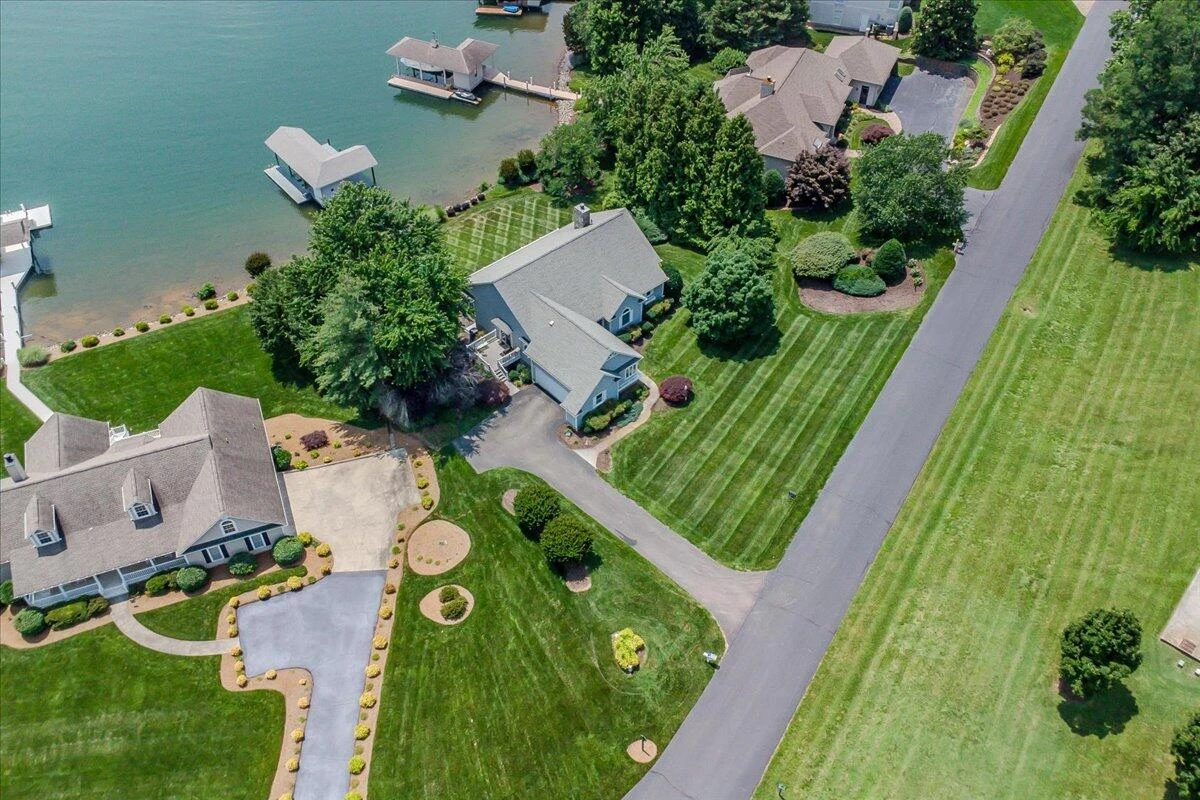 35 Lake Shore DR - Photo 8