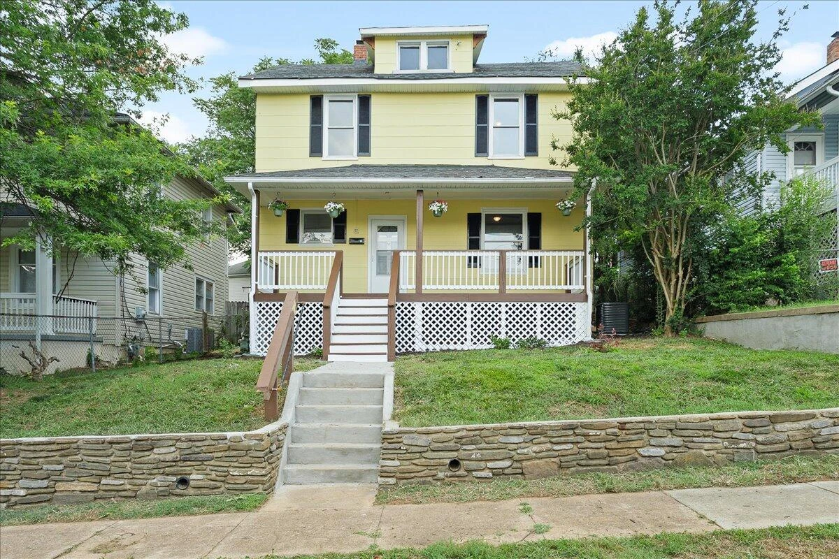 1012 Morehead AVE