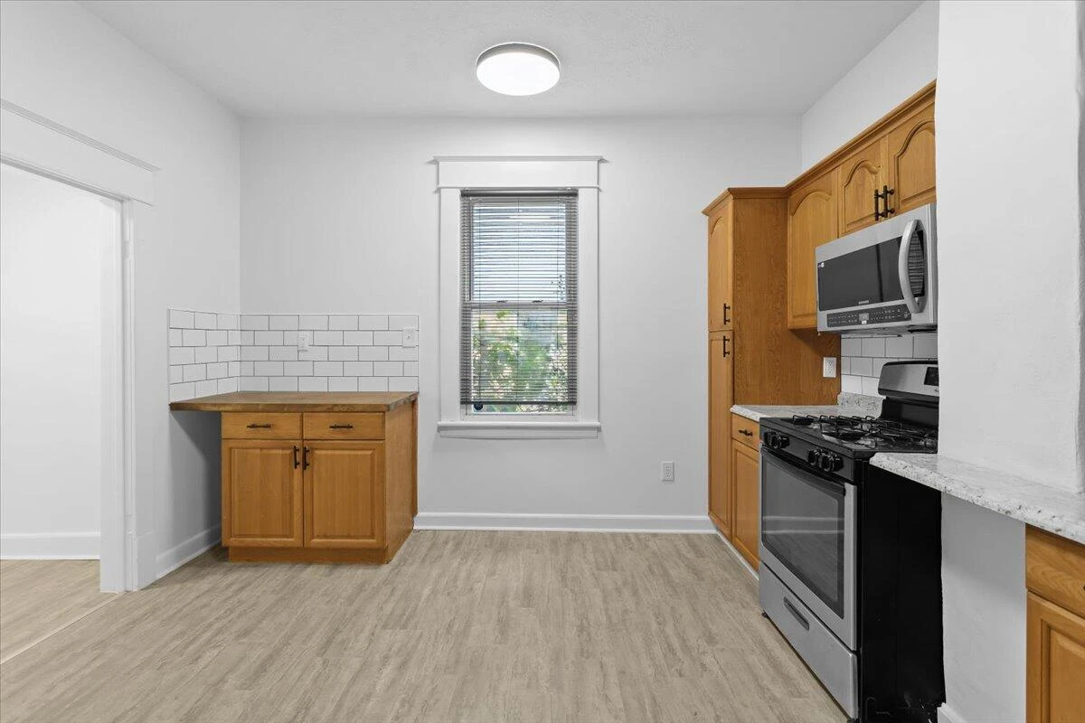 1012 Morehead AVE - Photo 11