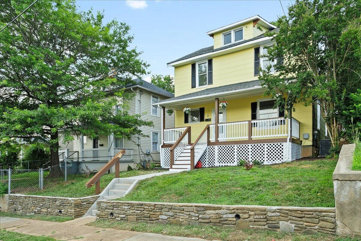 1012 Morehead AVE - Photo 2
