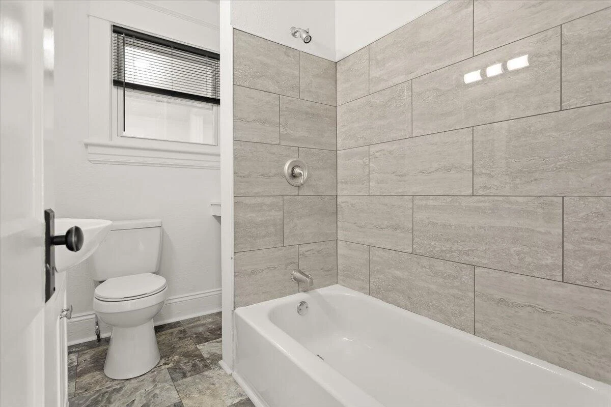 1012 Morehead AVE - Photo 24